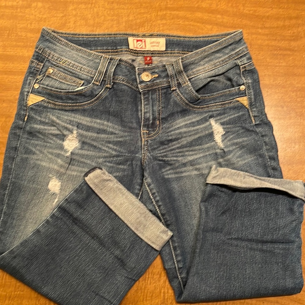 EUC l.e.I. Ashley low rise cropped jeans